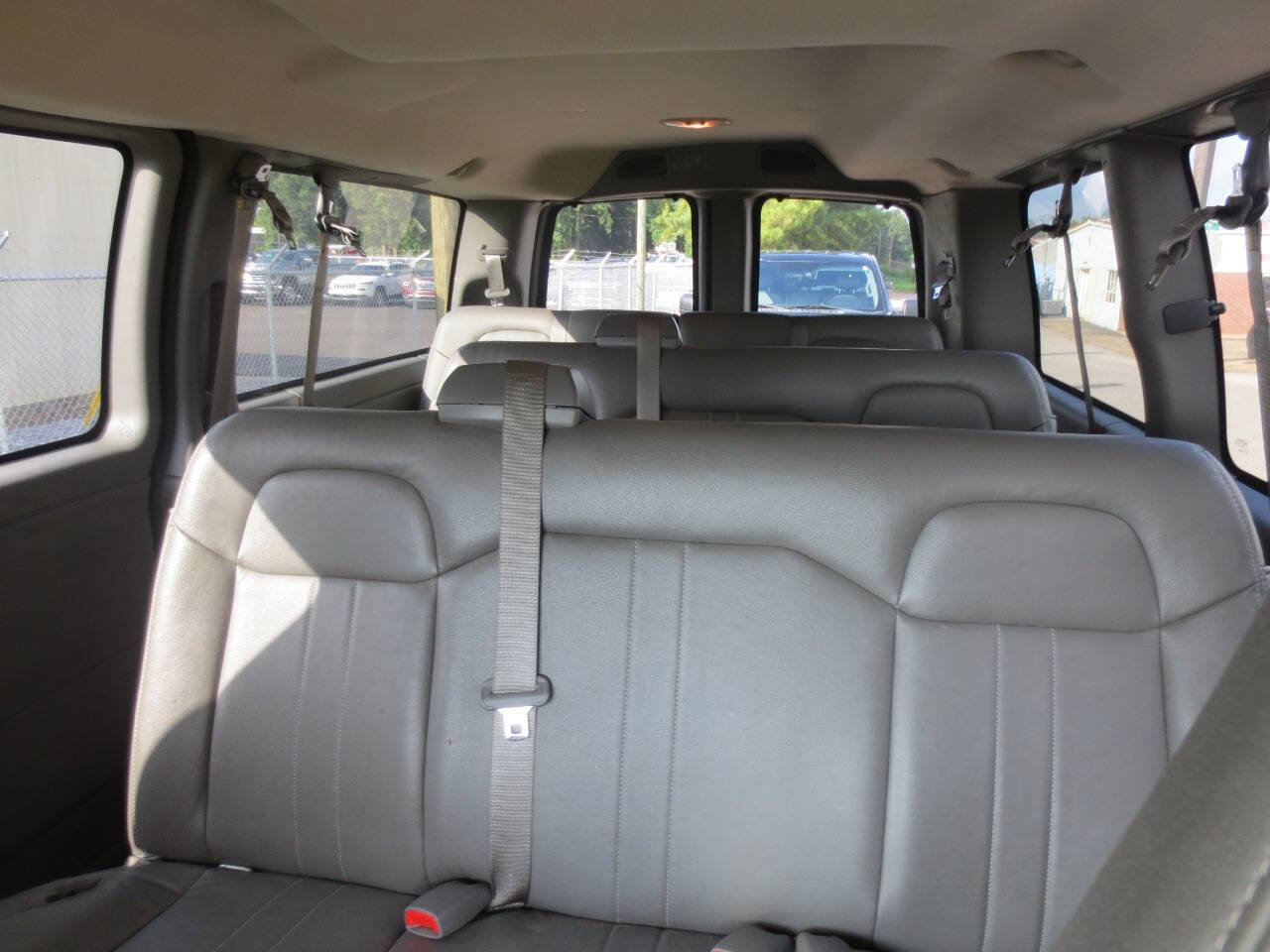 Used 2008 Chevrolet Express 2500 Passenger RWD image 11