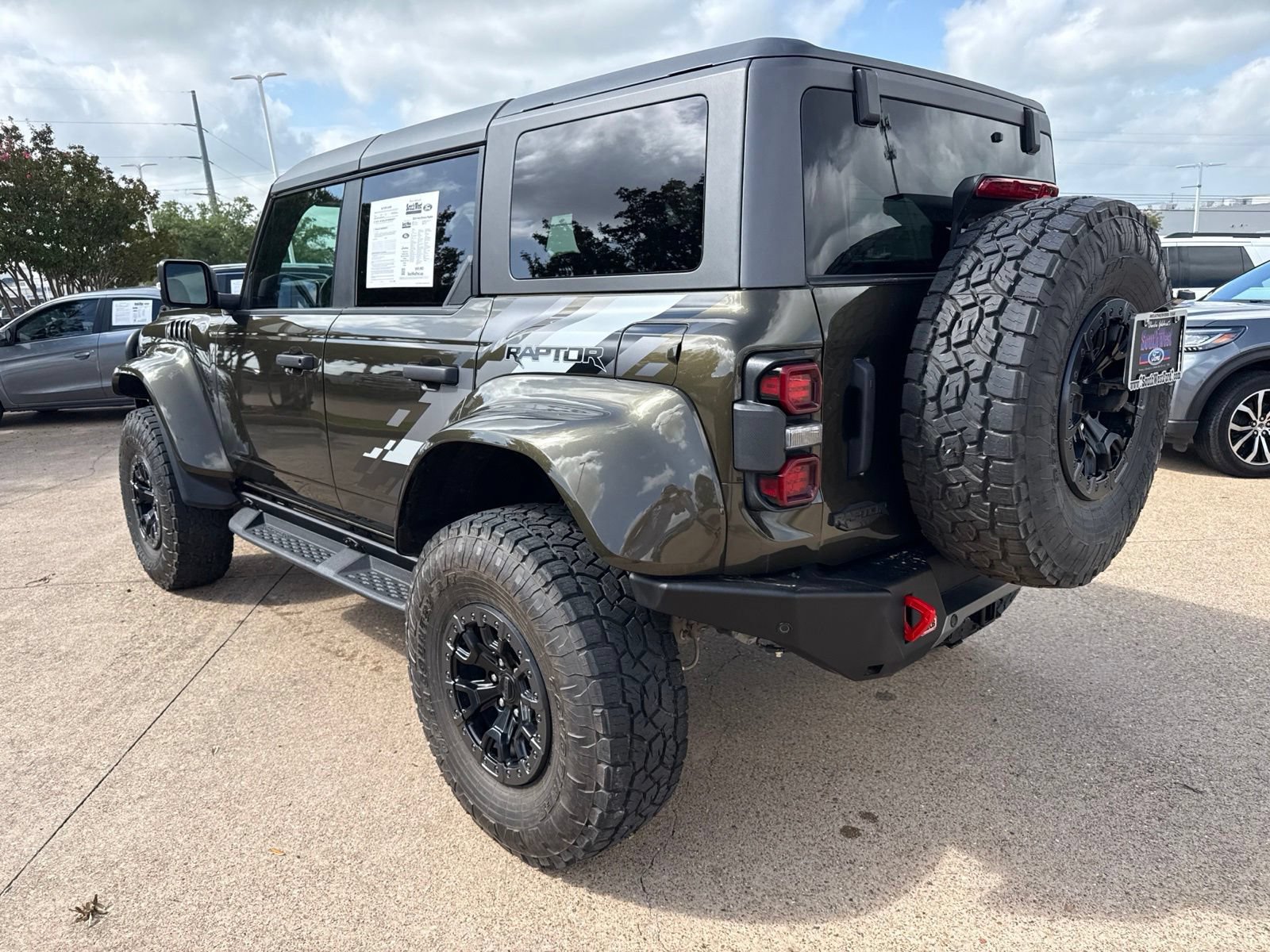 Certified 2024 Ford Bronco Raptor w/ Interior Carbon Fiber Pack 6 AWD/4WD image 5