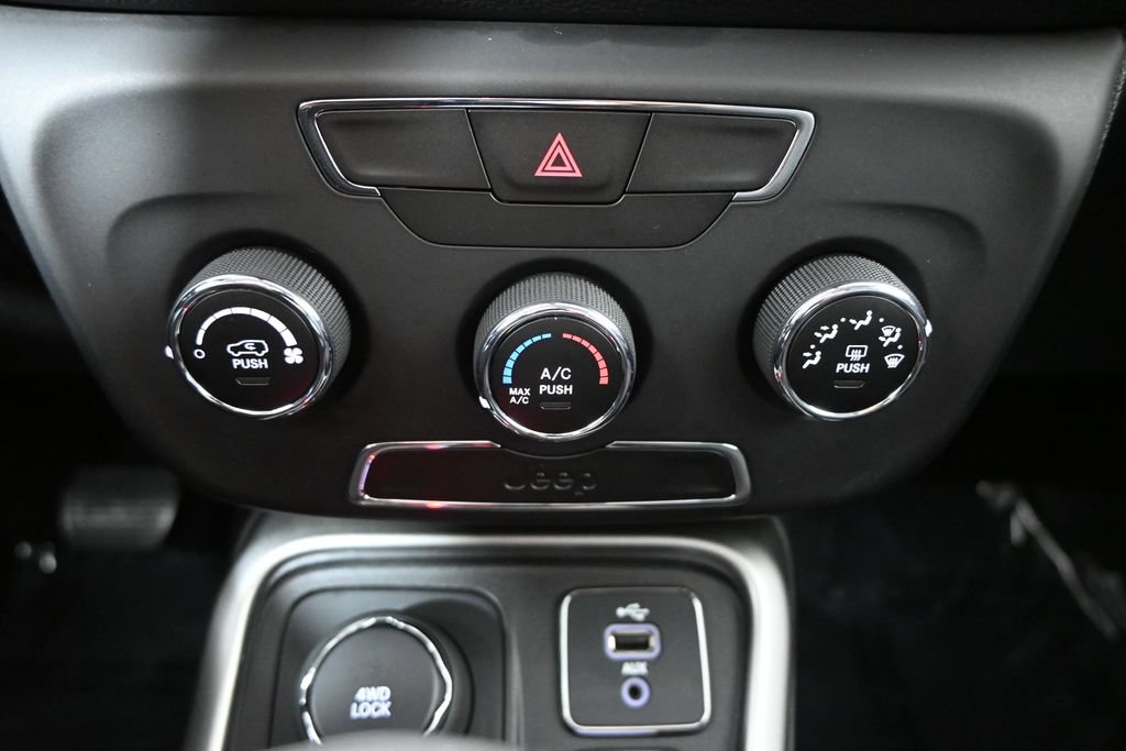 Used 2018 Jeep Compass Sport AWD/4WD image 29