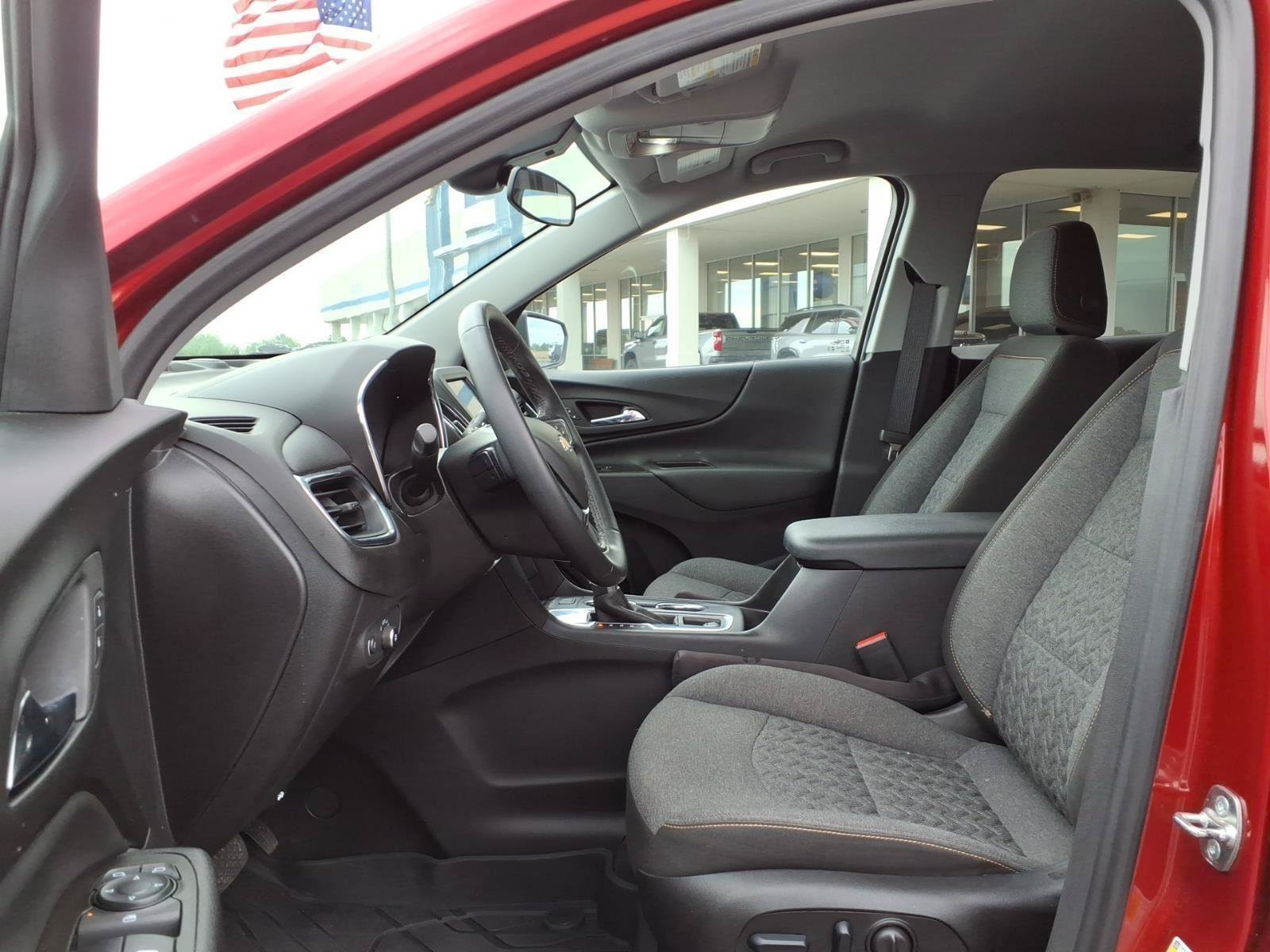 Used 2024 Chevrolet Equinox LT w/ LPO, Floor Liner Package FWD image 17