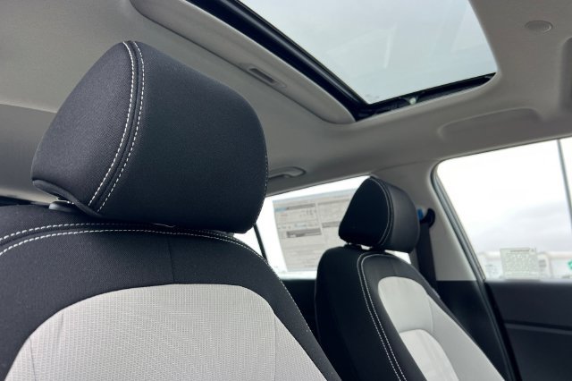 New 2026 Hyundai Venue SEL FWD image 16