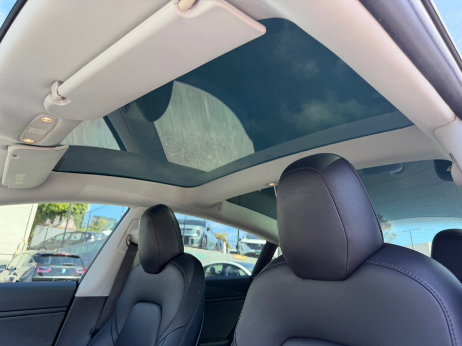Used 2018 Tesla Model 3 Performance image 16