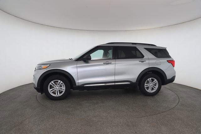 Used 2024 Ford Explorer XLT w/ Equipment Group 202A AWD/4WD image 6