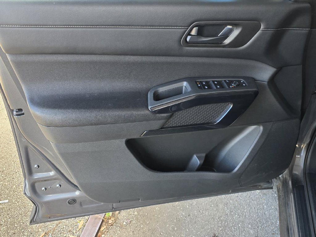 Used 2024 Nissan Pathfinder SV FWD image 28