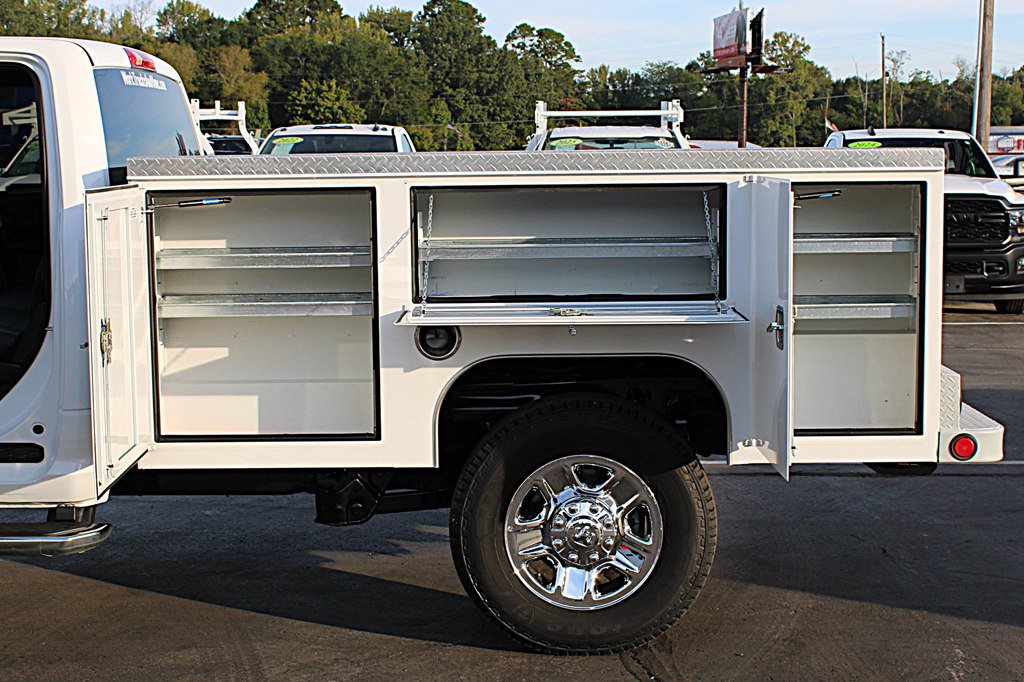 Used 2024 RAM 2500 Tradesman w/ Chrome Appearance Group AWD/4WD image 8