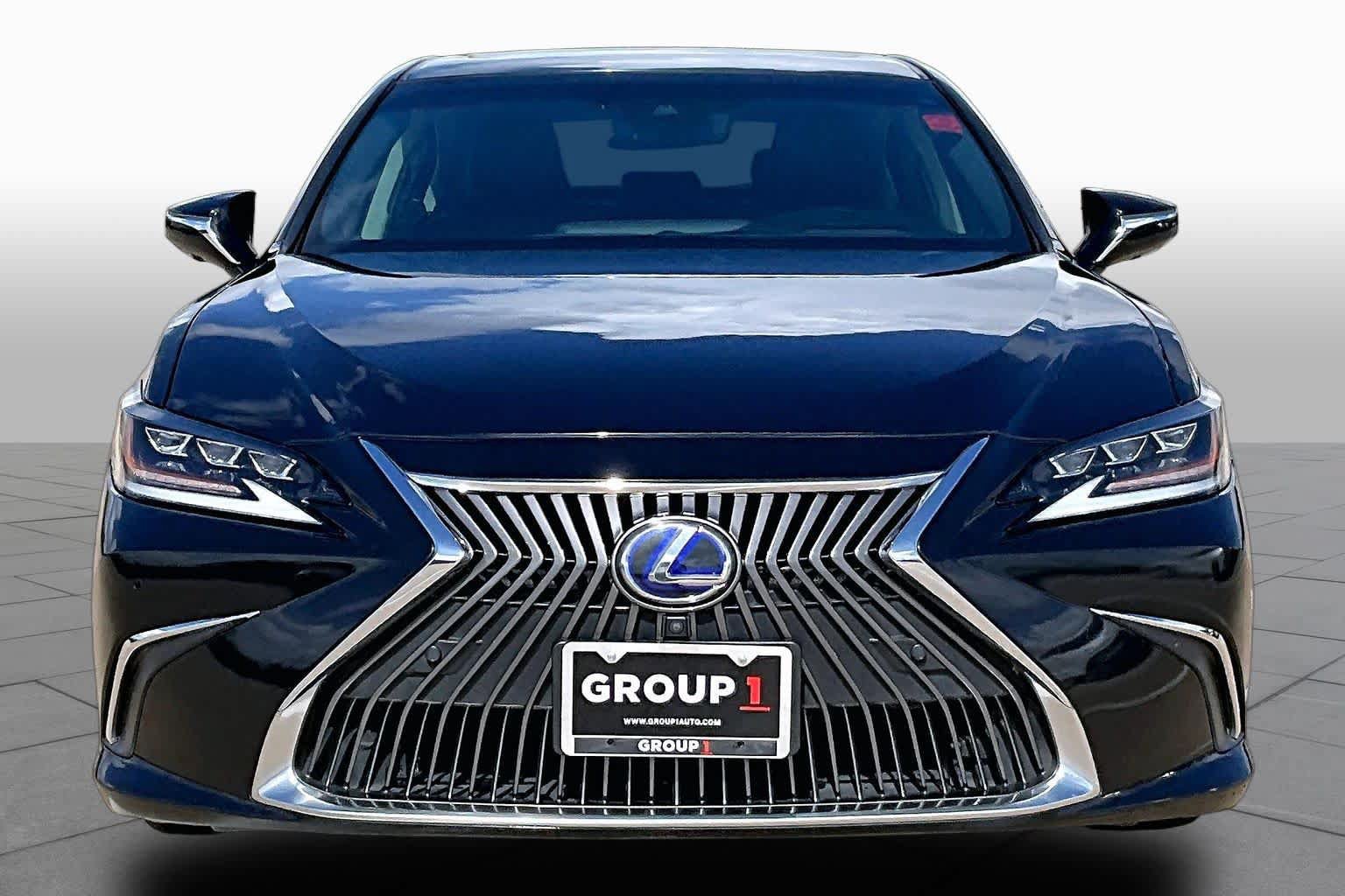 Used 2021 Lexus ES 300h Ultra Luxury w/ Accessory Package 2 FWD image 4