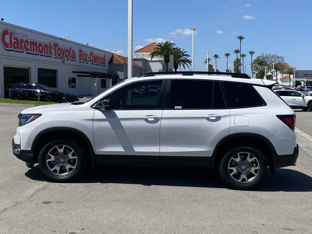 Used 2023 Honda Passport TrailSport image 2