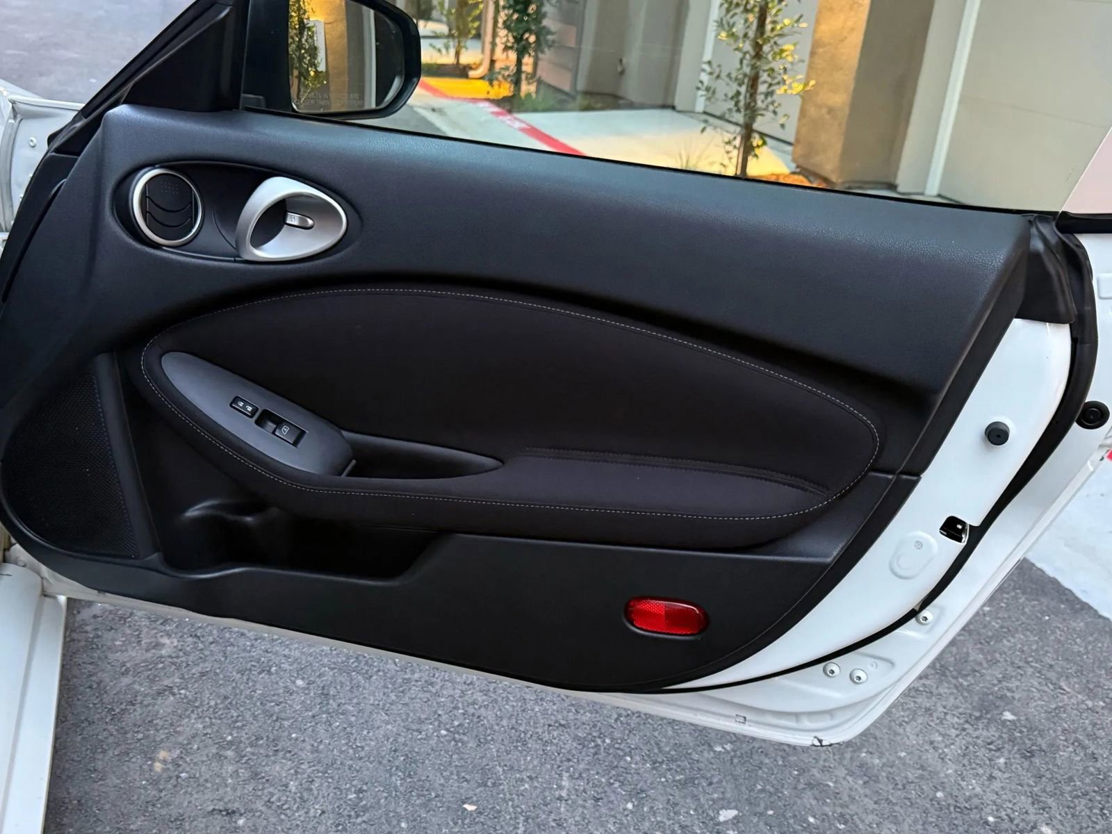 Used 2016 Nissan 370Z Coupe image 17