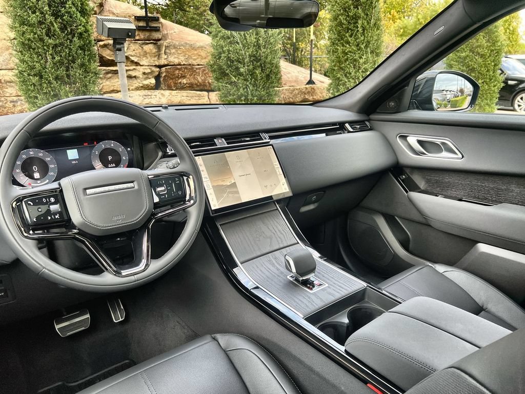 Certified 2025 Land Rover Range Rover Velar Dynamic SE AWD/4WD image 13