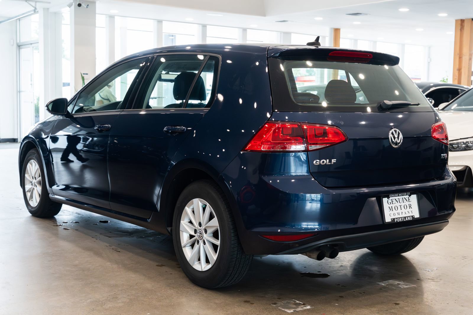 Used 2015 Volkswagen Golf S image 6