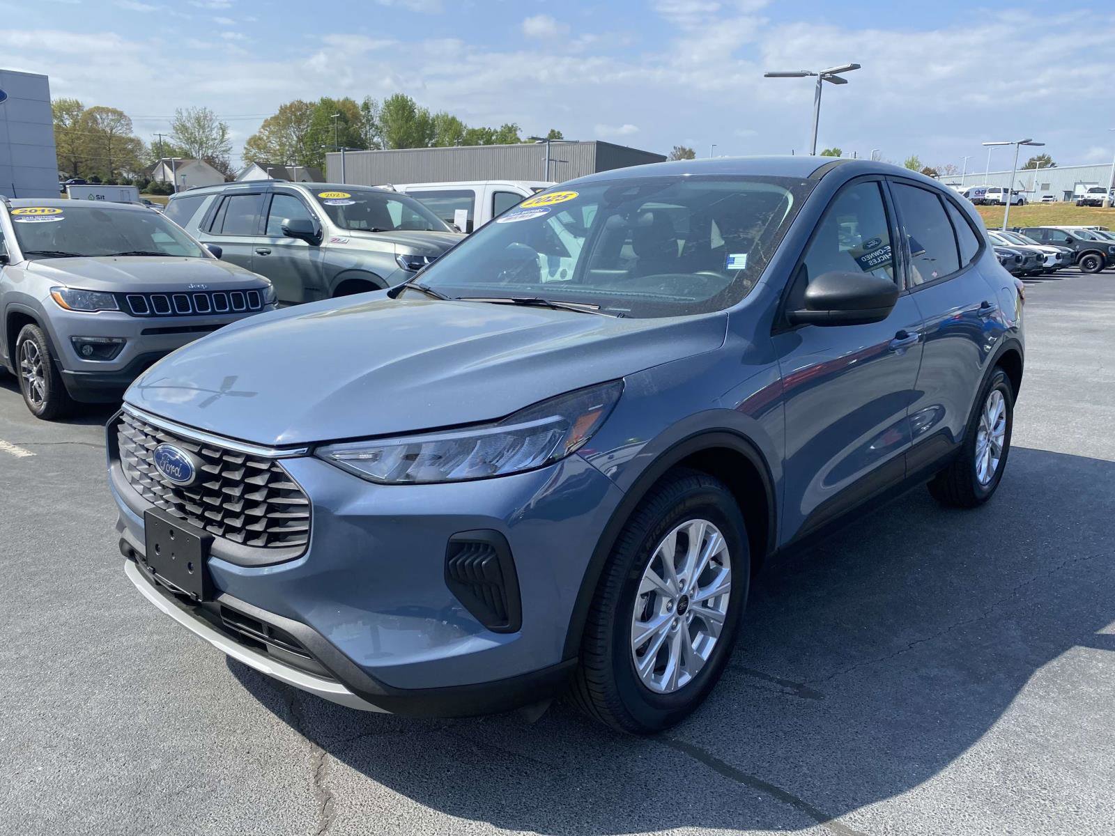 Used 2025 Ford Escape Active FWD image 3