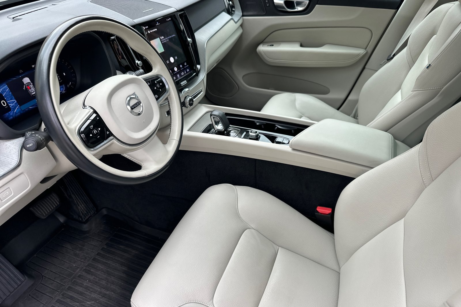 Certified 2024 Volvo XC60 B5 Plus w/ Protection Package Premier AWD/4WD image 11