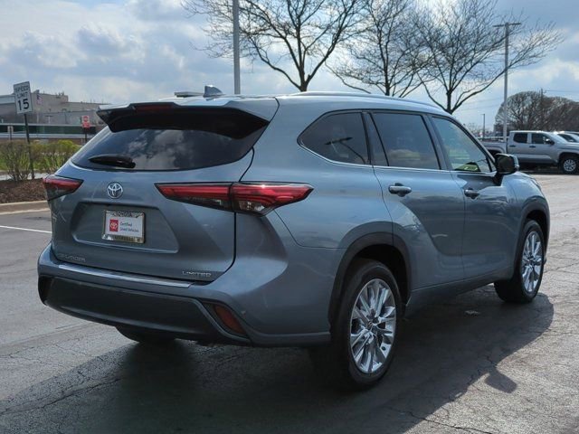 Used 2023 Toyota Highlander Limited FWD image 5