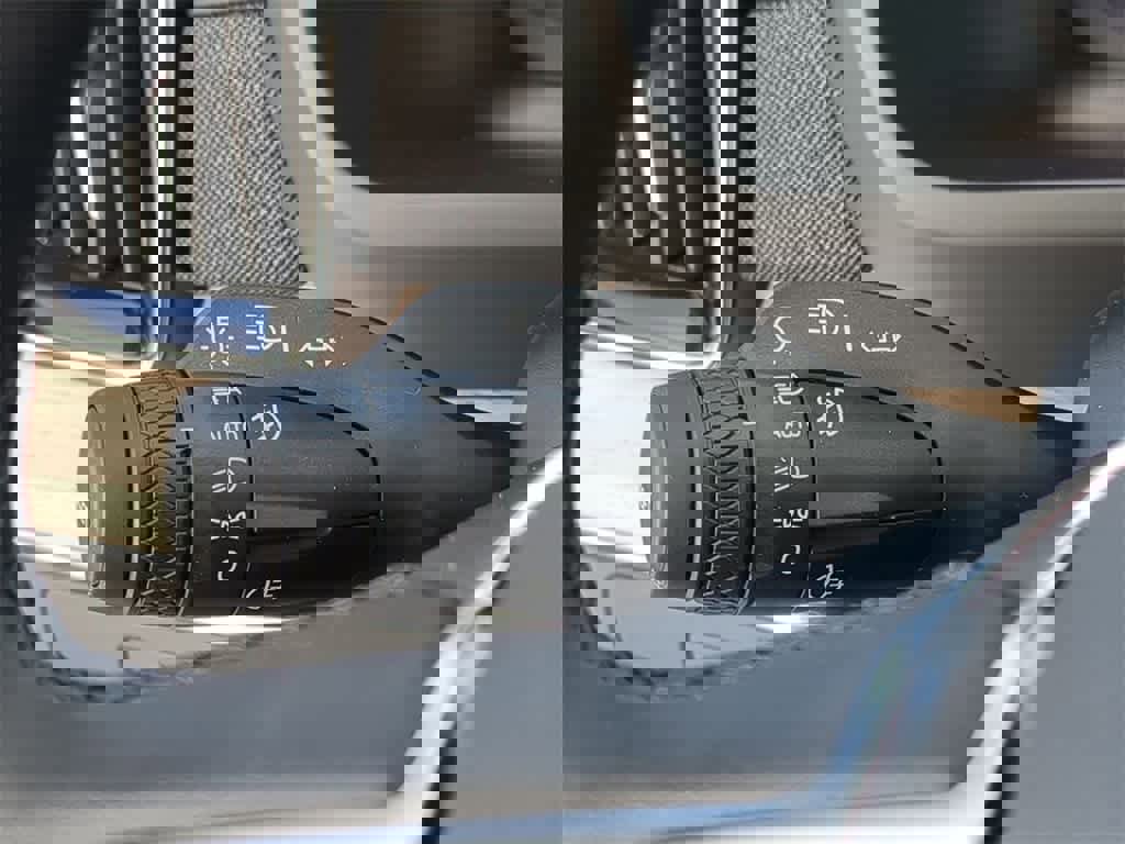 New 2026 Volvo XC90 B6 Plus w/ Protection Package Premier image 25