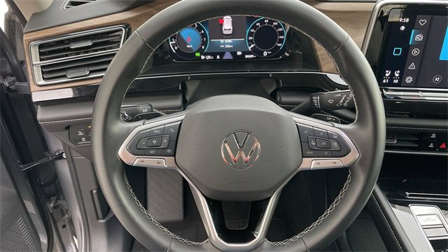 Used 2025 Volkswagen Atlas SE image 14