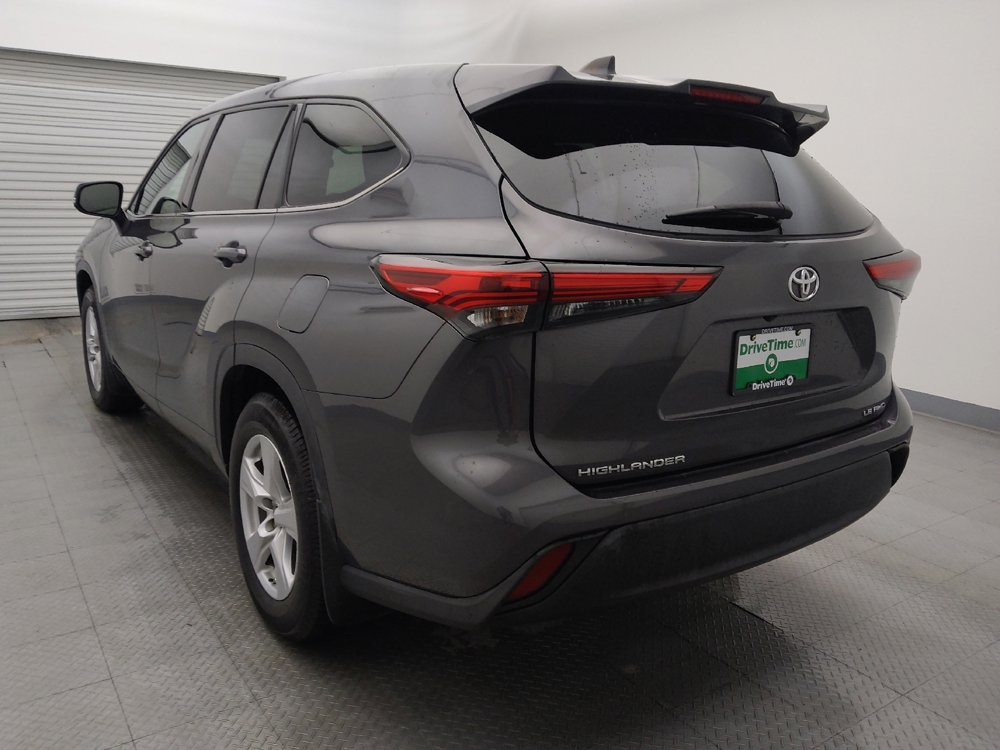 Used 2022 Toyota Highlander LE image 5