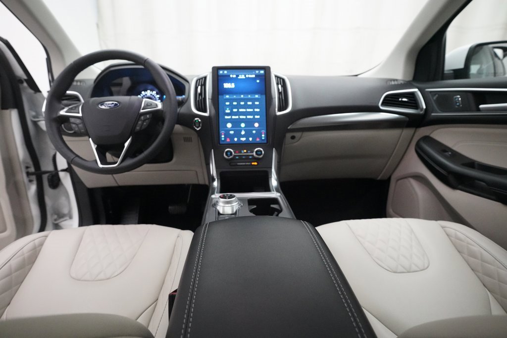Used 2024 Ford Edge Titanium image 5
