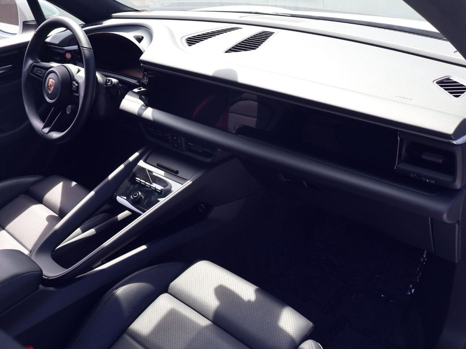 Certified 2025 Porsche Macan 4 Electric image 24