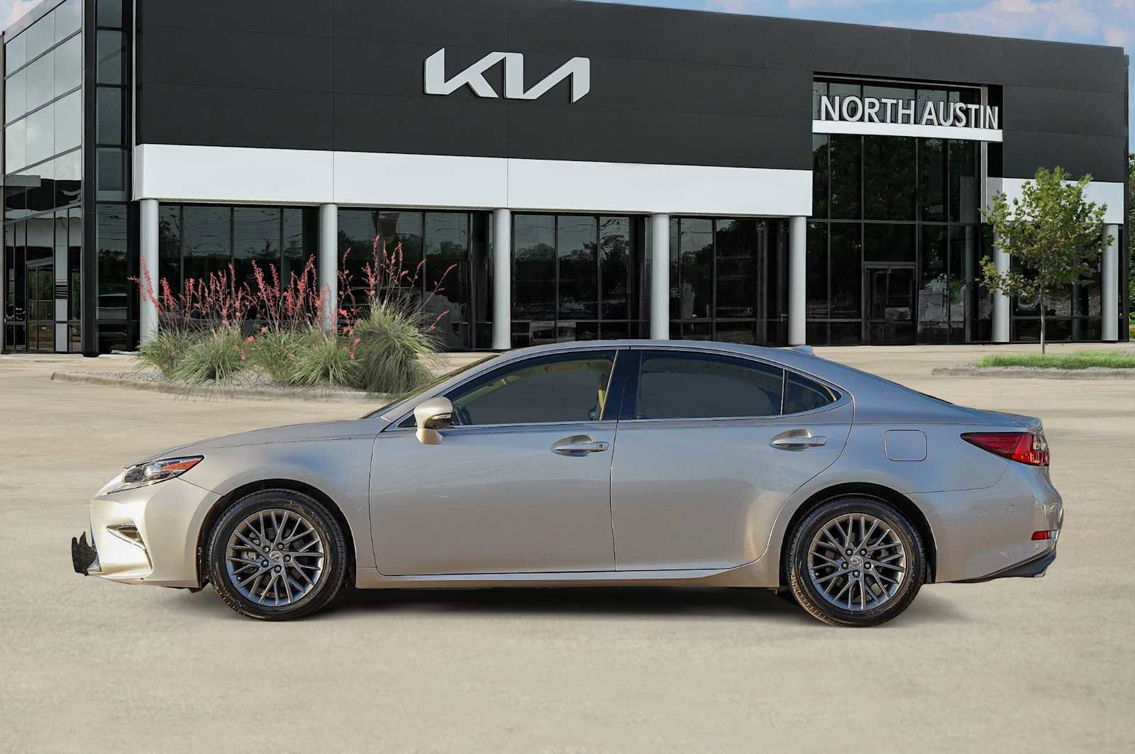 Used 2018 Lexus ES 350 image 4