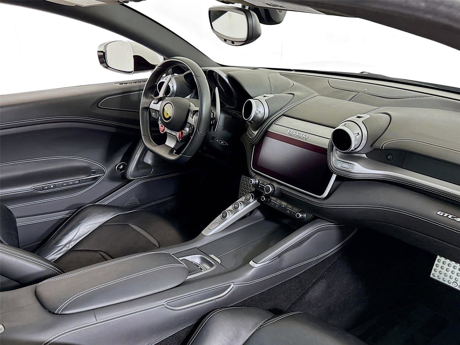 Used 2019 Ferrari GTC4Lusso T image 28