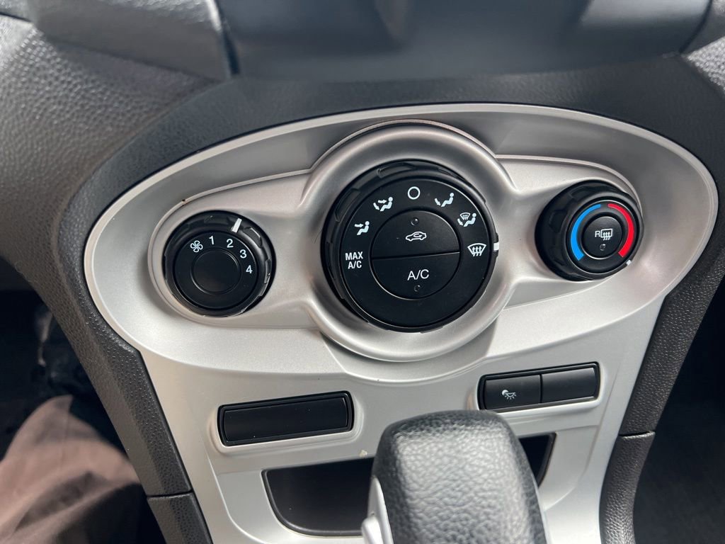 Used 2015 Ford Fiesta SE FWD image 51