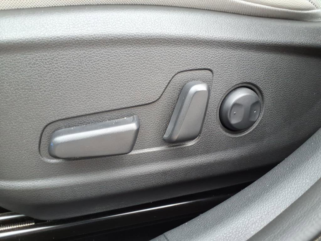 Used 2023 Hyundai Kona Limited image 11