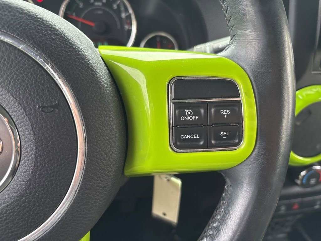 Used 2016 Jeep Wrangler Unlimited Sahara w/ Connectivity Group AWD/4WD image 18