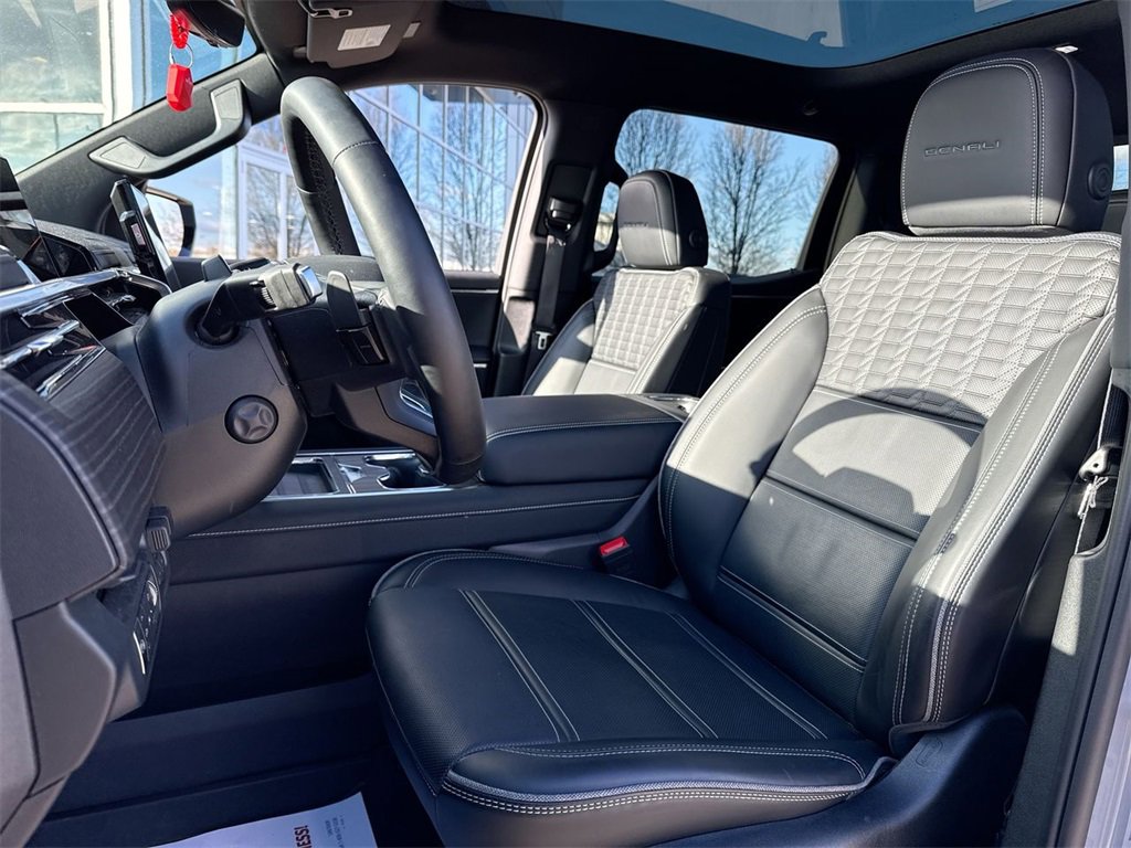 Used 2025 GMC Sierra EV Denali image 11