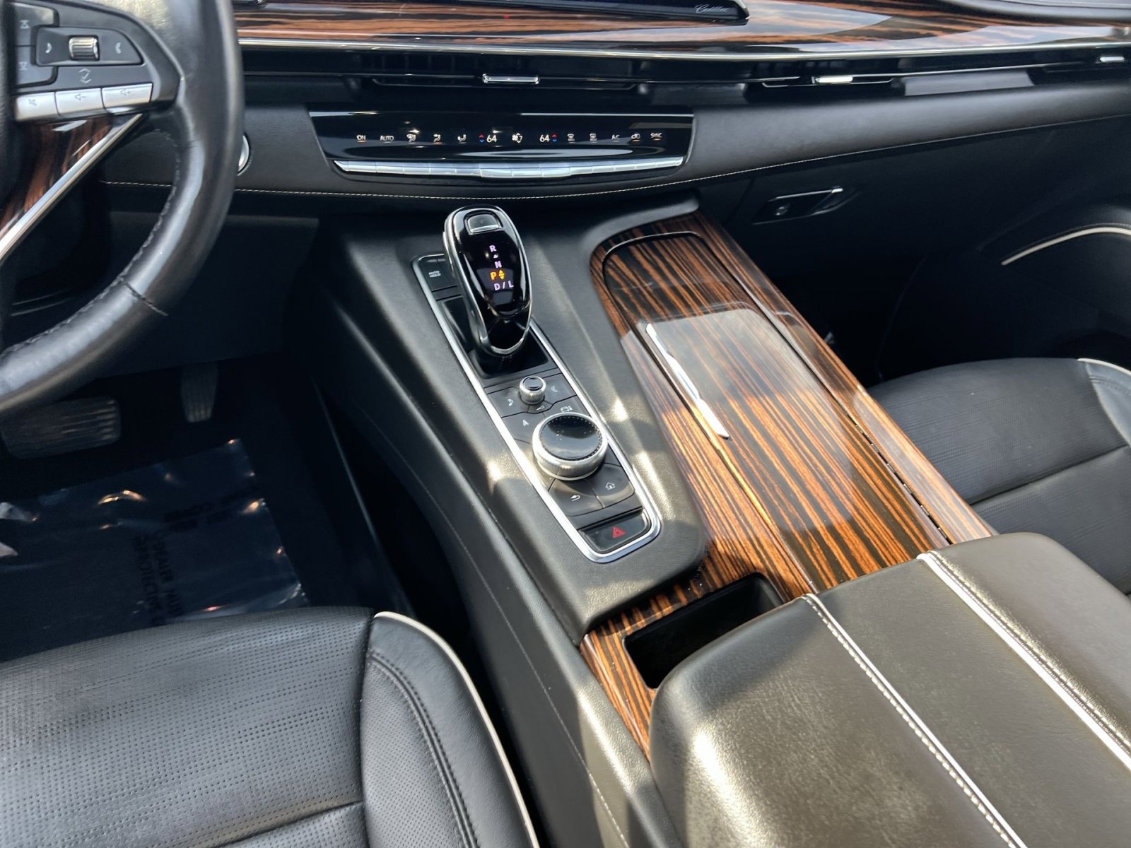 Used 2024 Cadillac Escalade Premium Luxury image 23