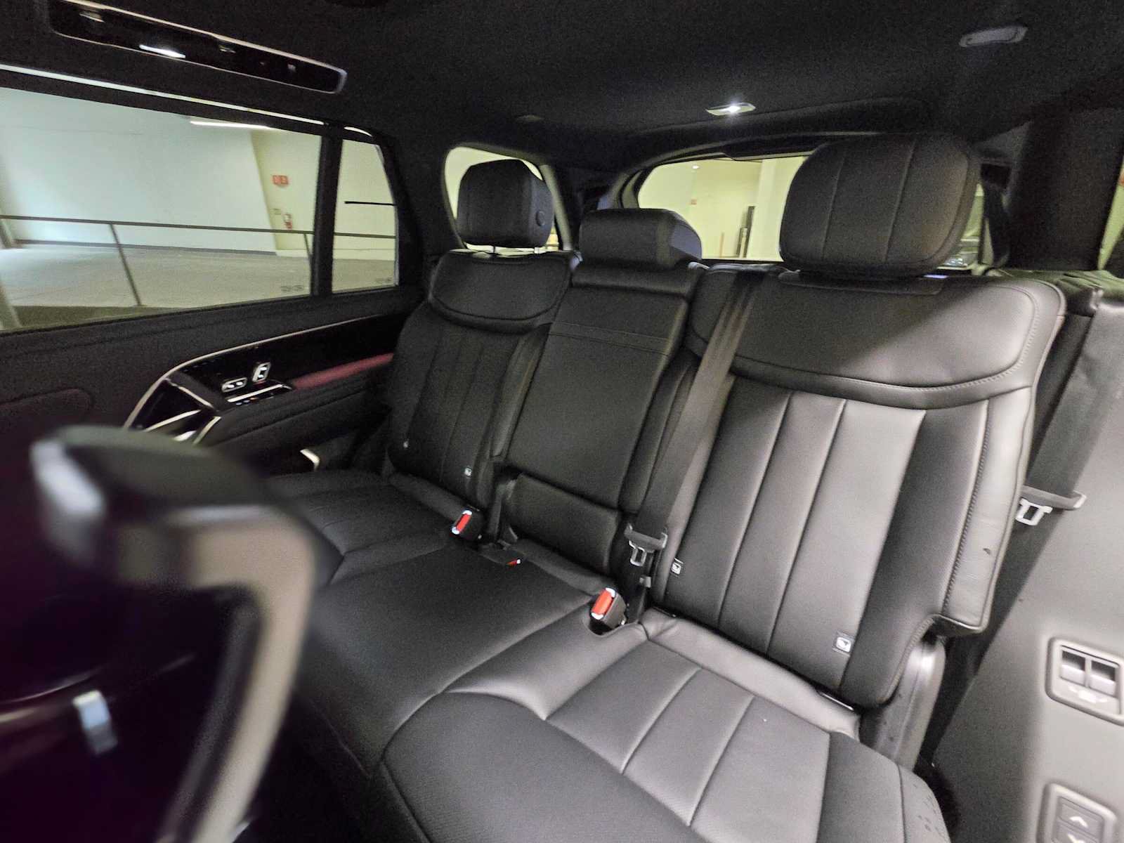 New 2026 Land Rover Range Rover Long Wheelbase SE AWD/4WD image 17