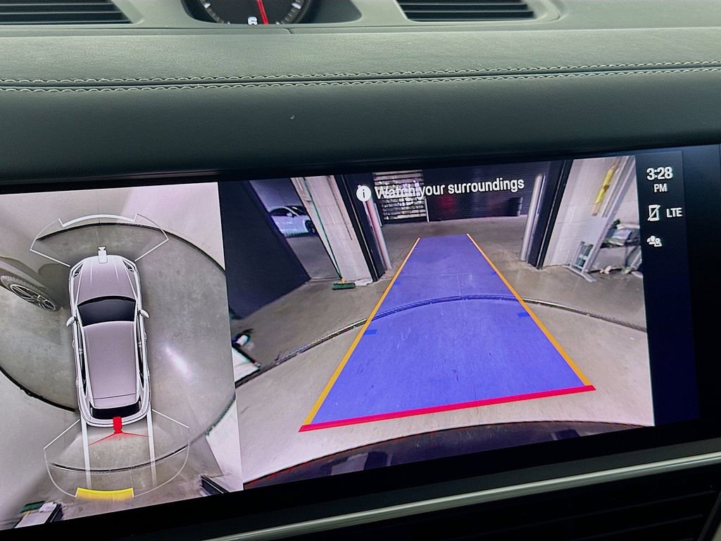 Certified 2023 Porsche Cayenne Platinum Edition image 17