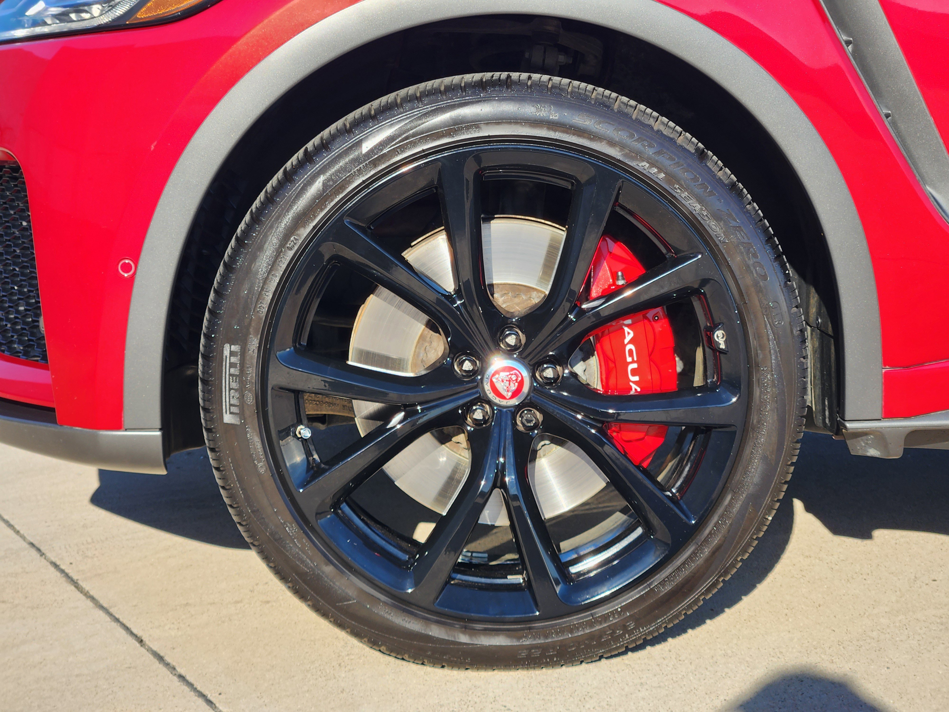 Used 2020 Jaguar F-PACE SVR image 9