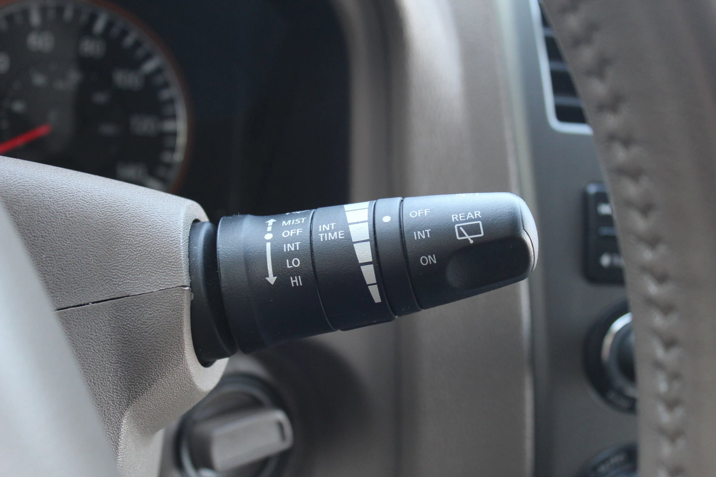 Used 2014 Nissan Armada Platinum image 32