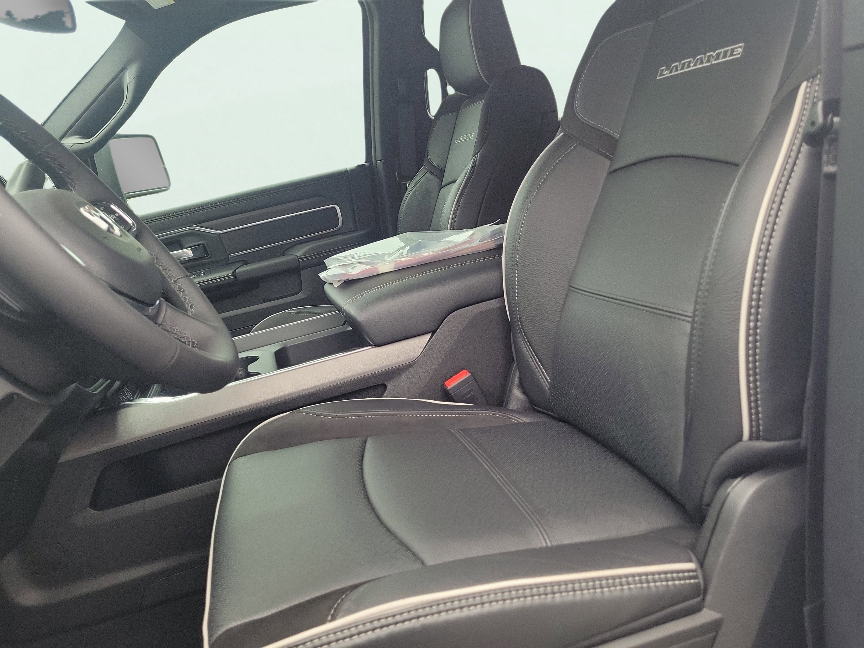 New 2026 RAM 2500 Laramie AWD/4WD image 22