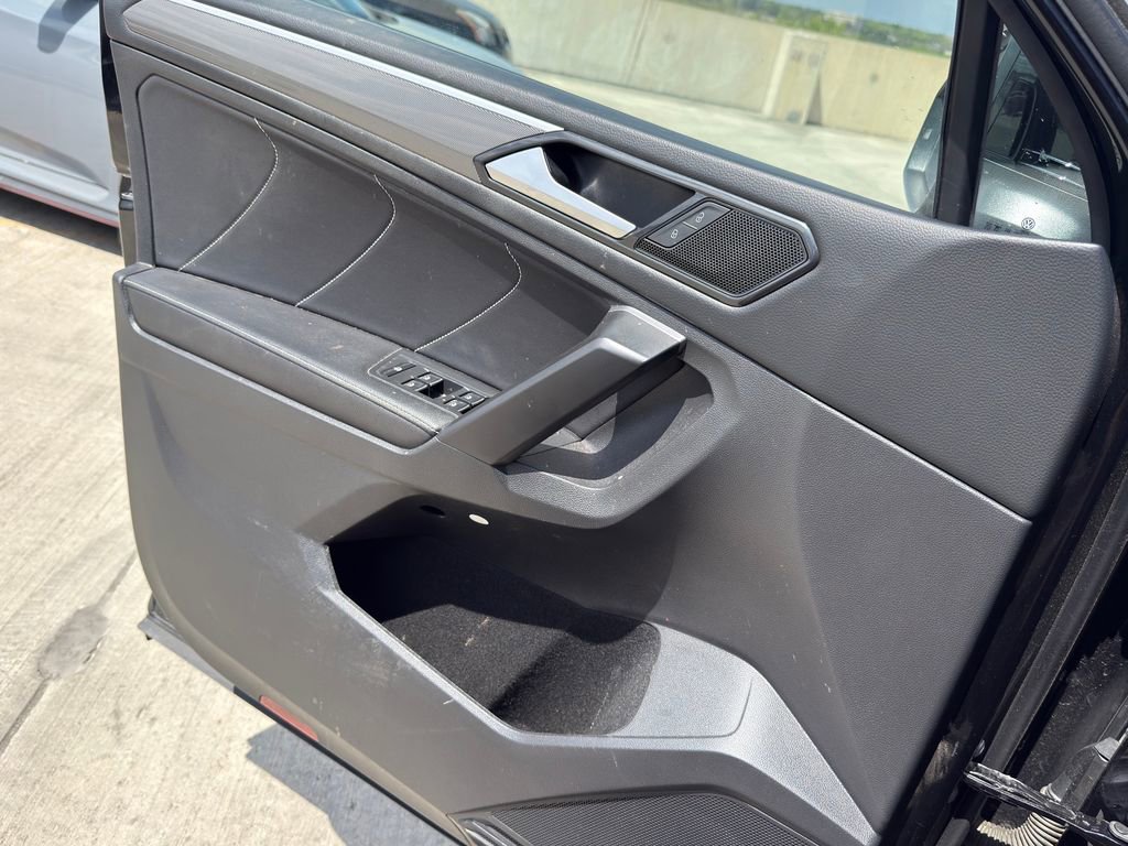 Used 2023 Volkswagen Tiguan SE R-Line image 22