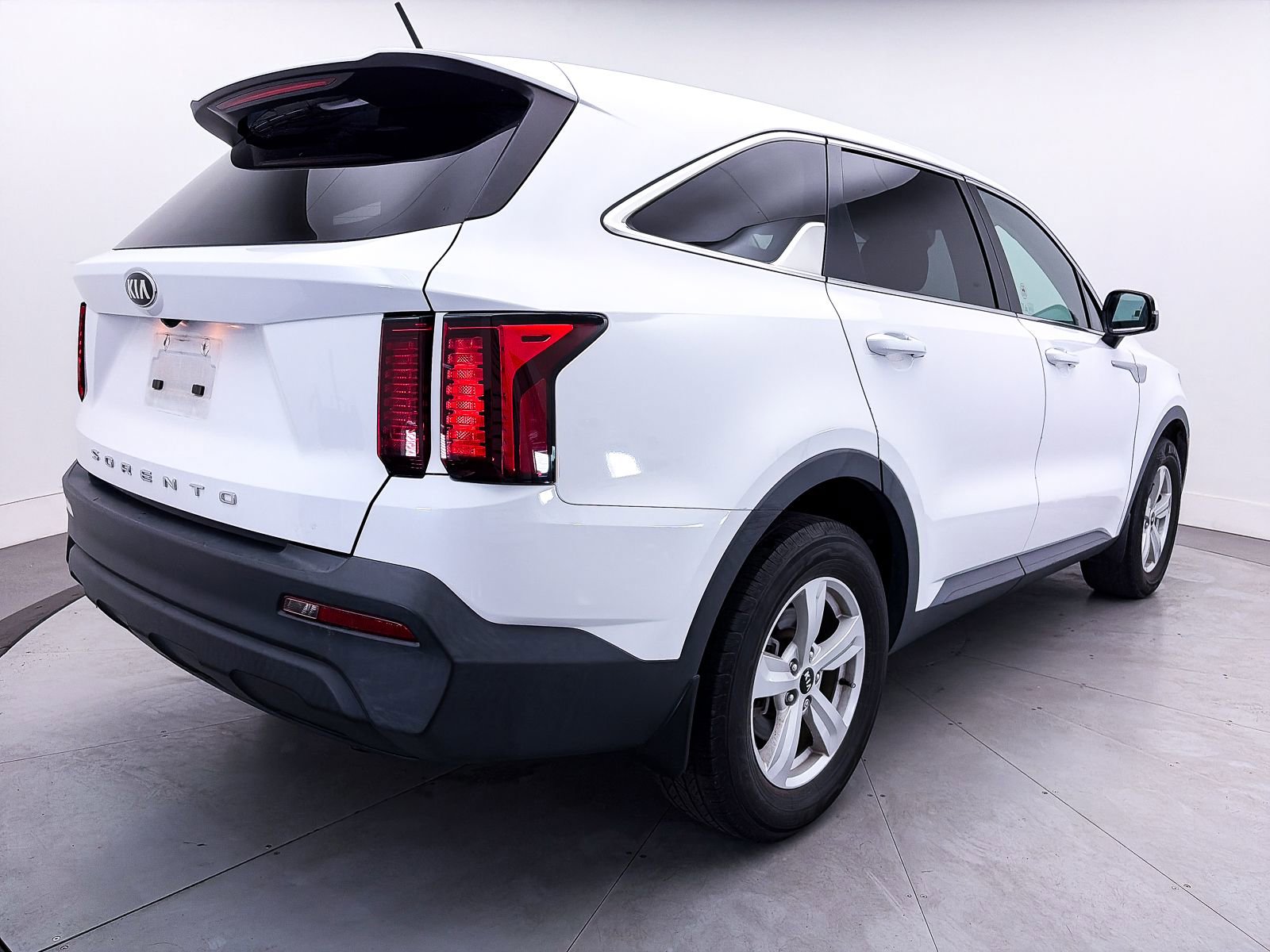 Used 2021 Kia Sorento LX image 10