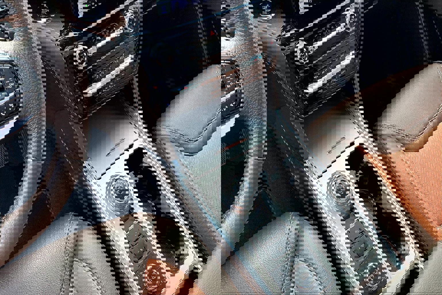 Used 2021 Ford Explorer King Ranch w/ Premium Technology Package image 18