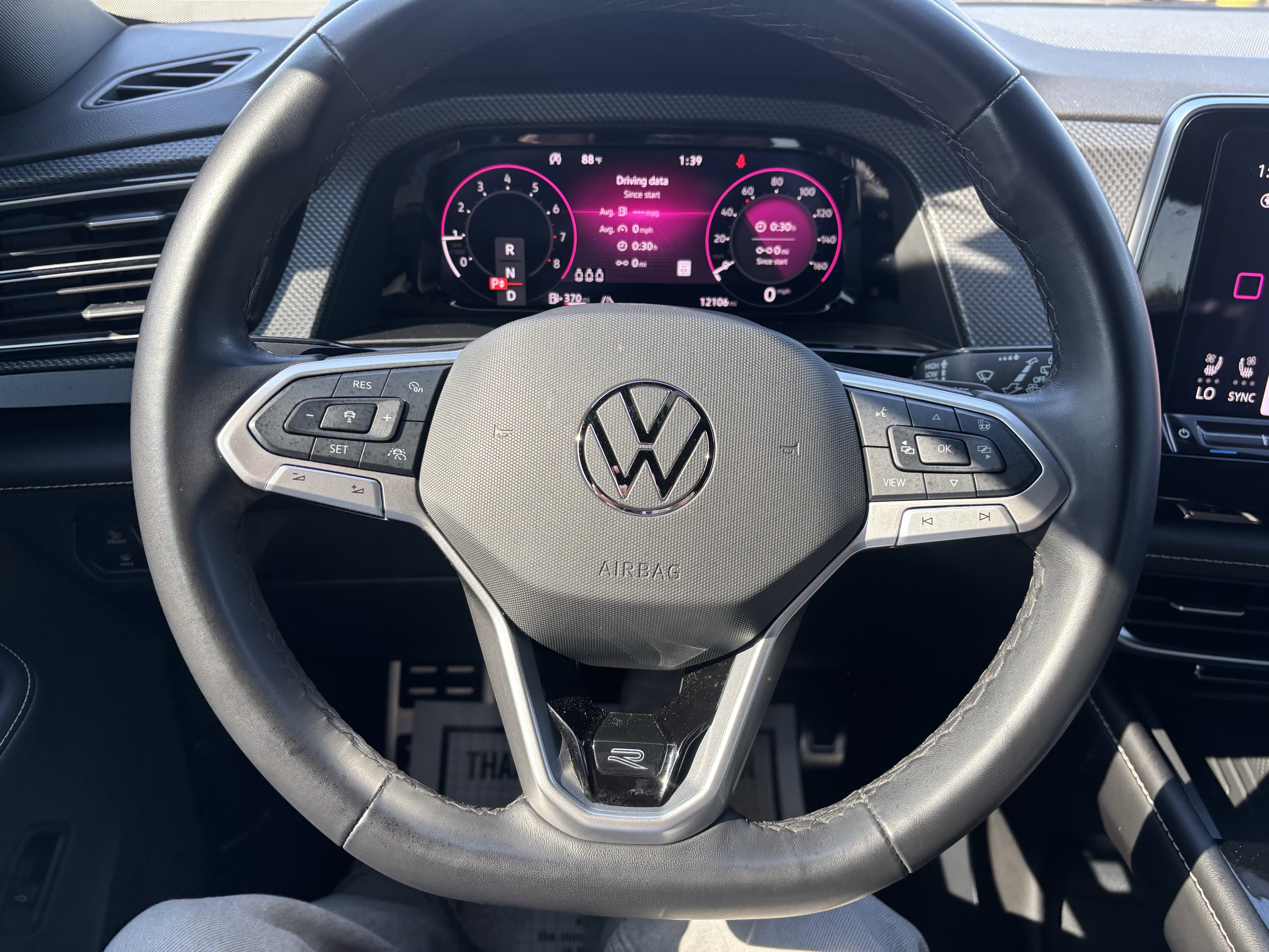 Used 2025 Volkswagen Atlas Cross Sport SEL R-Line image 28