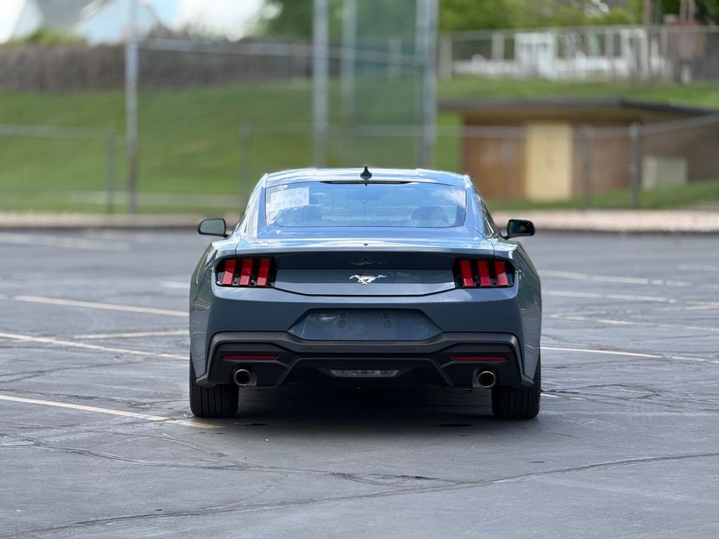 Used 2025 Ford Mustang Coupe RWD image 6