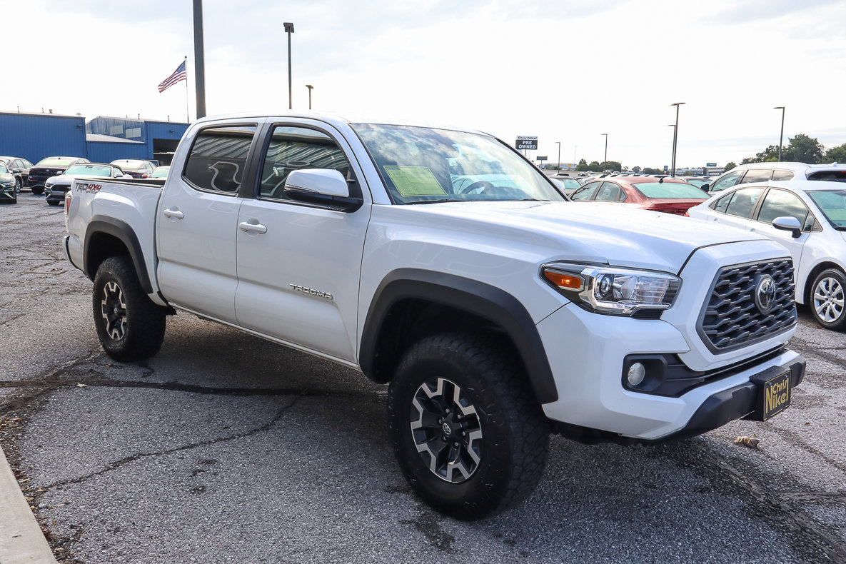 Used 2023 Toyota Tacoma TRD Off-Road image 3