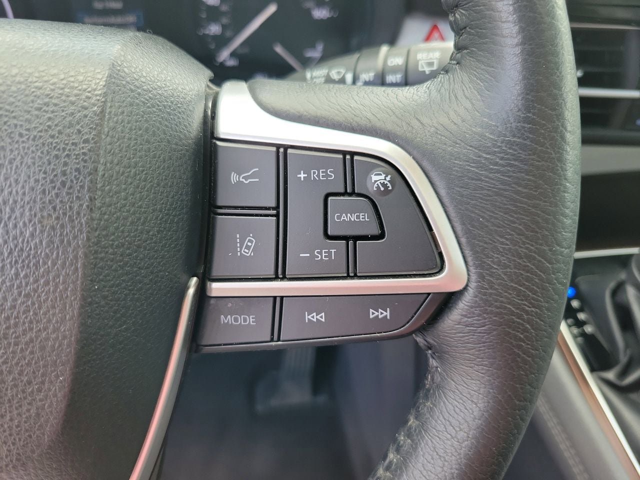 Used 2022 Toyota Sienna XLE FWD image 22