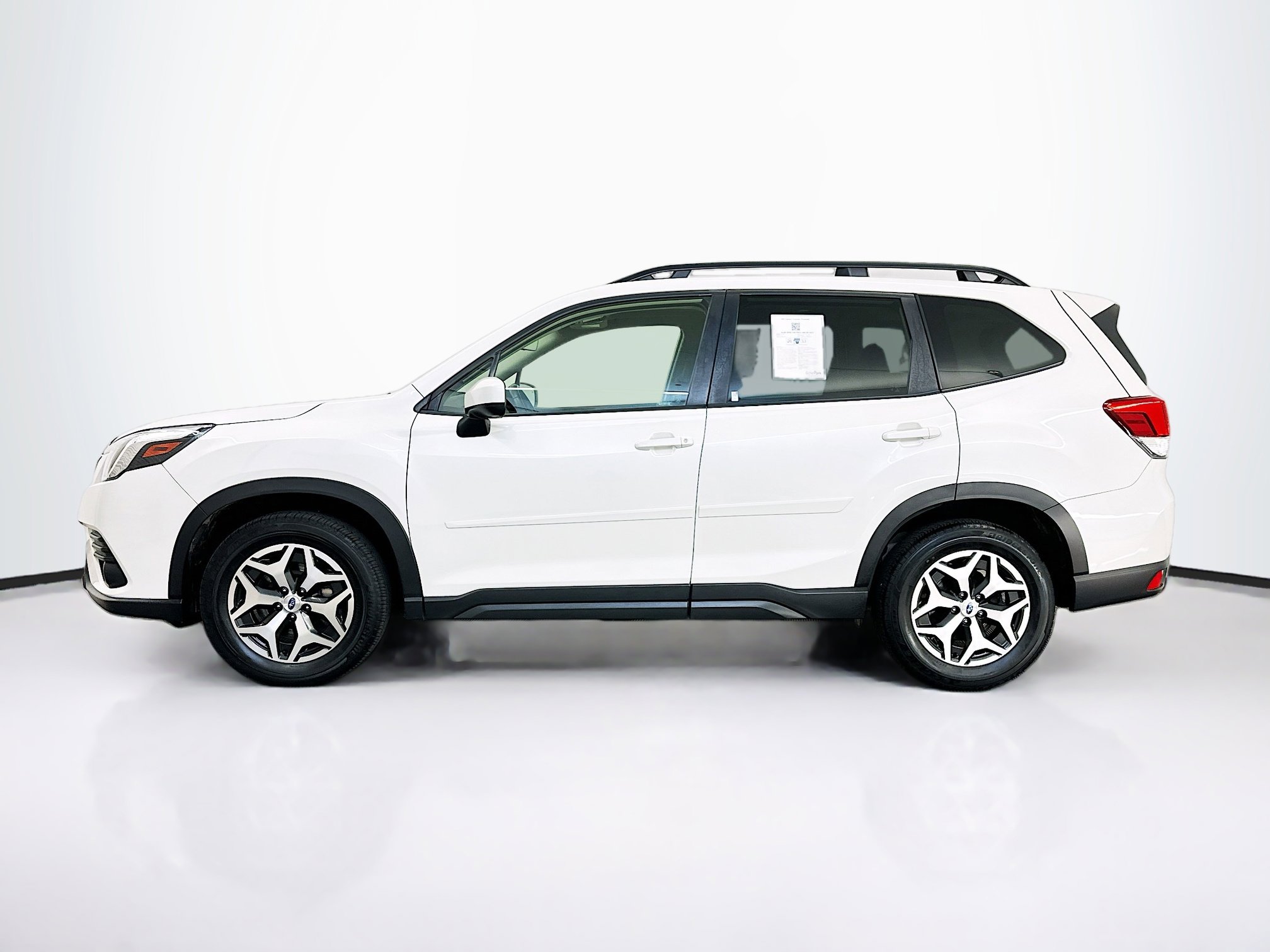Used 2023 Subaru Forester Premium image 4