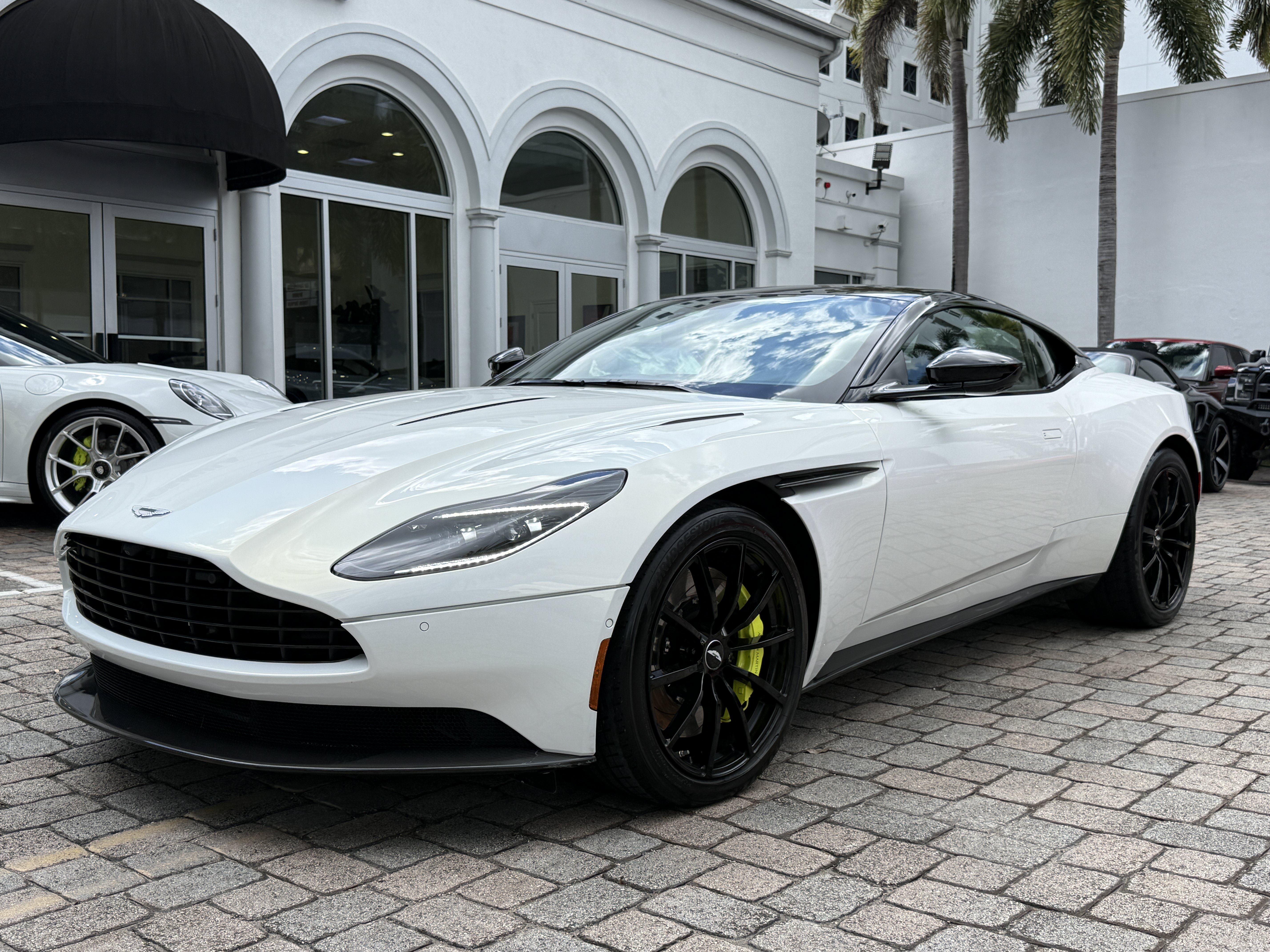 Used 2020 Aston Martin DB11 AMR RWD image 29