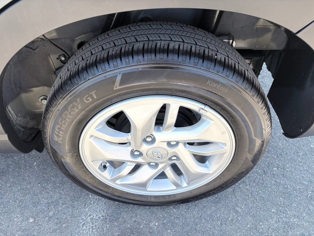 Used 2025 Hyundai Venue SE FWD image 22