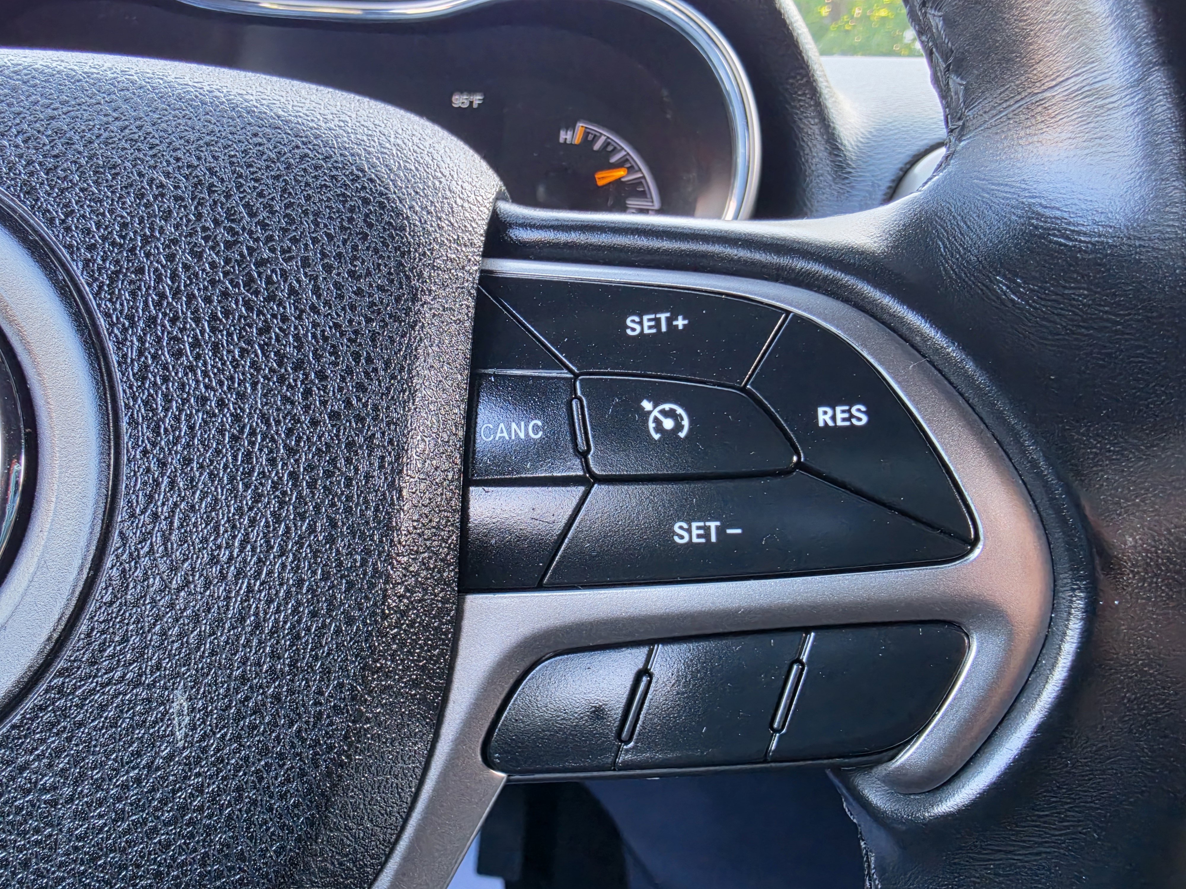 Used 2021 Jeep Grand Cherokee Laredo AWD/4WD image 35