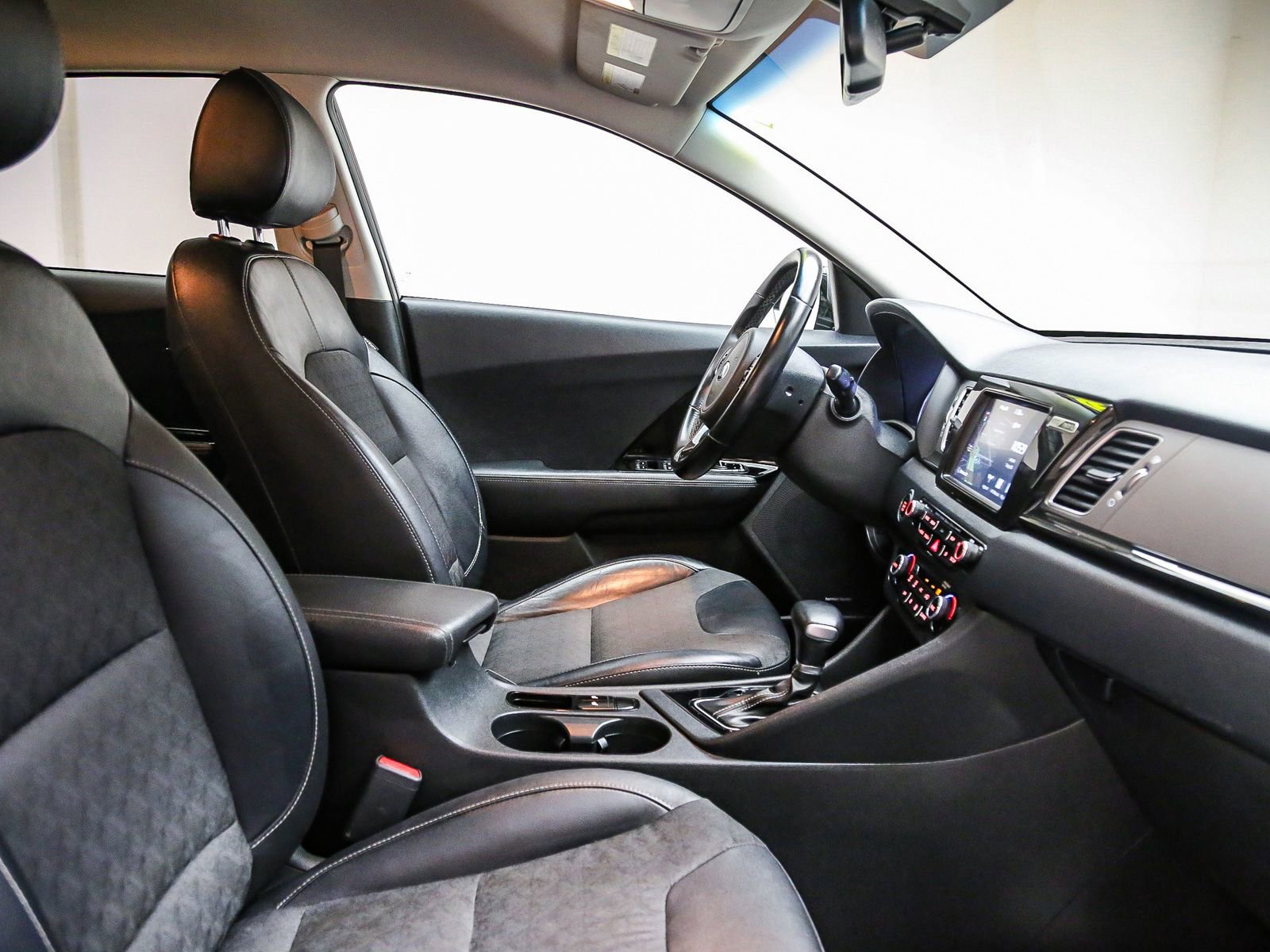 Used 2019 Kia Niro S Touring FWD image 18