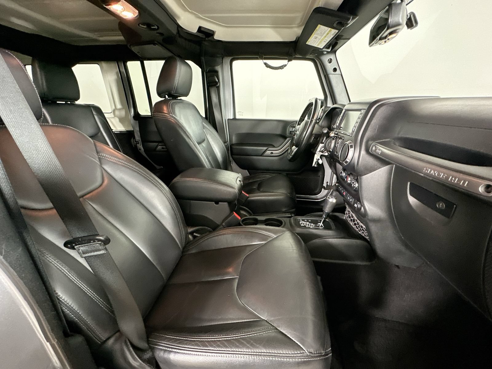 Used 2018 Jeep Wrangler Unlimited Sahara AWD/4WD image 39
