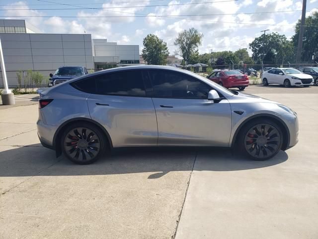 Used 2024 Tesla Model Y Performance AWD/4WD image 3