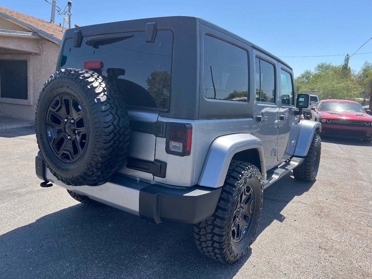 Used 2018 Jeep Wrangler Unlimited Sahara w/ Connectivity Group AWD/4WD image 5