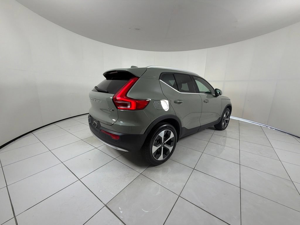 Used 2024 Volvo XC40 B5 Plus AWD/4WD image 5